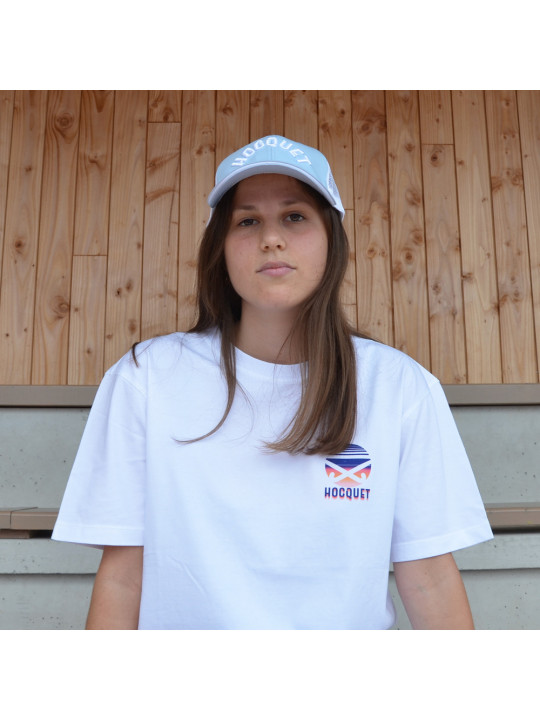 Unisex T-shirt "Night" van wit biologisch katoen met retro hockey DTF-print op de rug – relaxed fit van Hocquet Unisex T-shirt "Night" van wit biologisch katoen met retro hockey DTF-print op de rug – relaxed fit van Hocquet