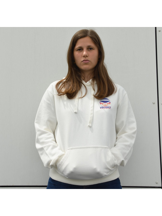 Crèmekleurige hoodie van biologisch katoen van HOCQUET met klein sunset hockey-logo op de borst. Crèmekleurige hoodie van biologisch katoen van HOCQUET met klein sunset hockey-logo op de borst.