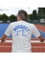 Cremefarbenes HOCQUET-T-Shirt mit großem Hockeytor-Motiv auf dem Rücken.